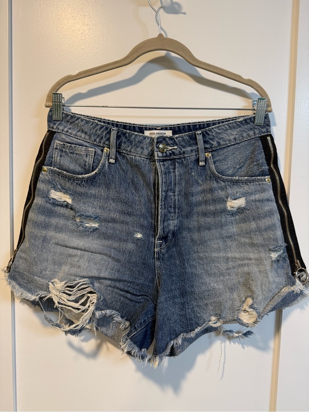 Good American Women’s The Exposed Side Zip Bombshell High Rise Shorts Size 8/29